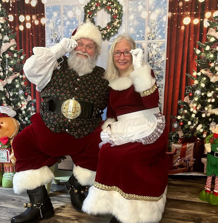 Hello, Santa & Mrs. Claus! Come see them on Sunday, November 5, 2023, from 1-3 p.m. at Hello, Retail Therapy.
